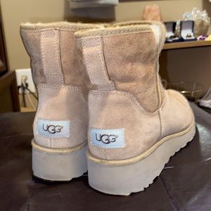 Size 7 platform UGGs